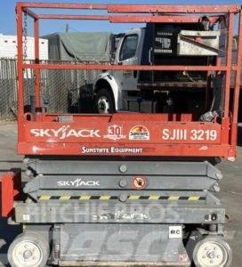 SkyJack SJIII3219 Scissor Lift Scissor lifts