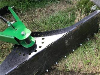  Tractor mounted scraper blade