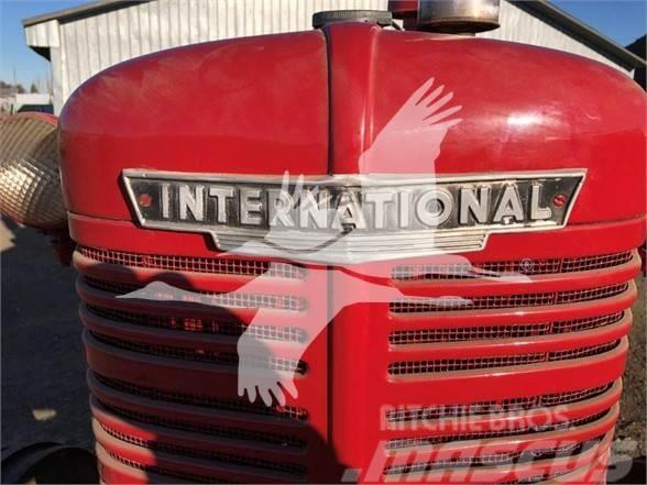 International W4 Tractors