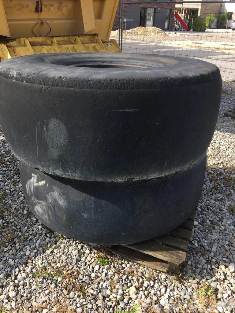 Michelin Recamax 23.5R25 smooth tyre Tyres, wheels and rims