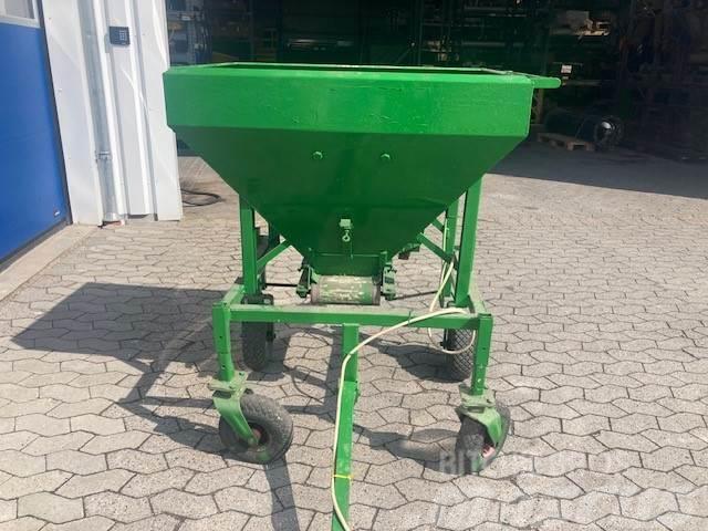  KYLLINGE FODERVOGN Other livestock machinery and accessories