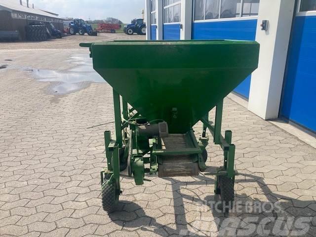  KYLLINGE FODERVOGN Other livestock machinery and accessories