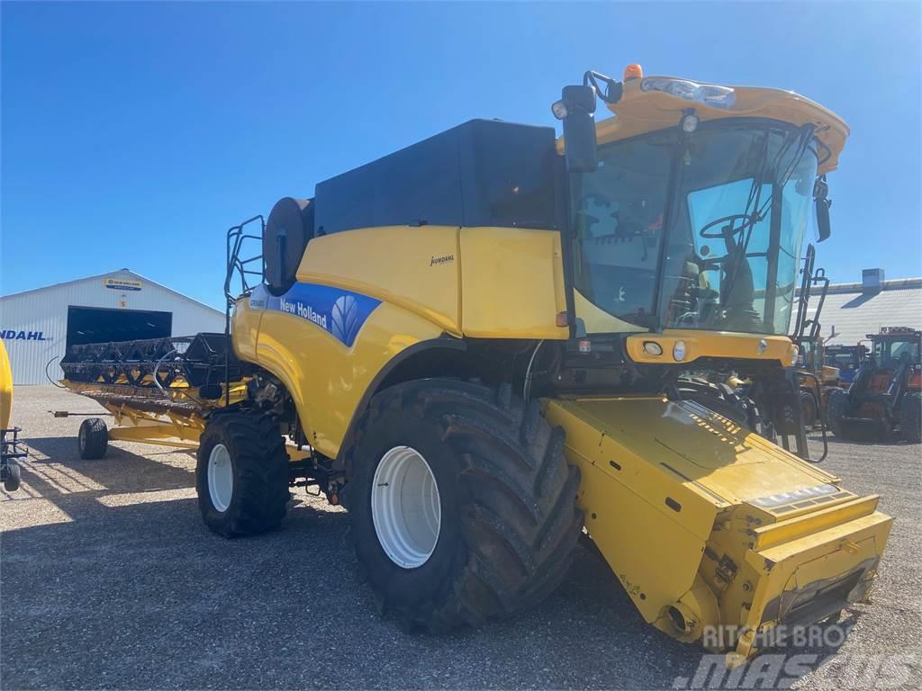 New Holland CR9080 SLH Combine harvesters
