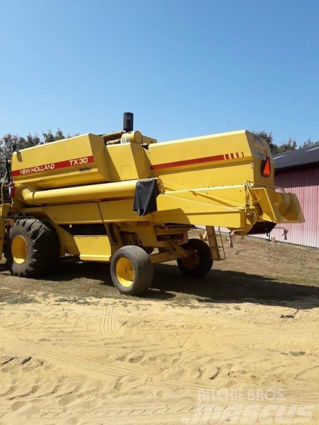 New Holland TX 30 HYDRO 15 FOD Combine harvesters