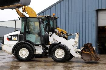 CAT 906M