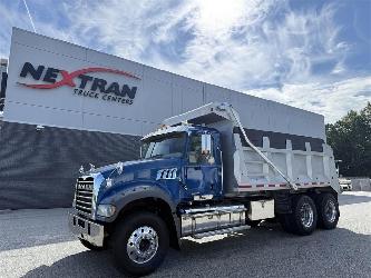 Mack GR64F