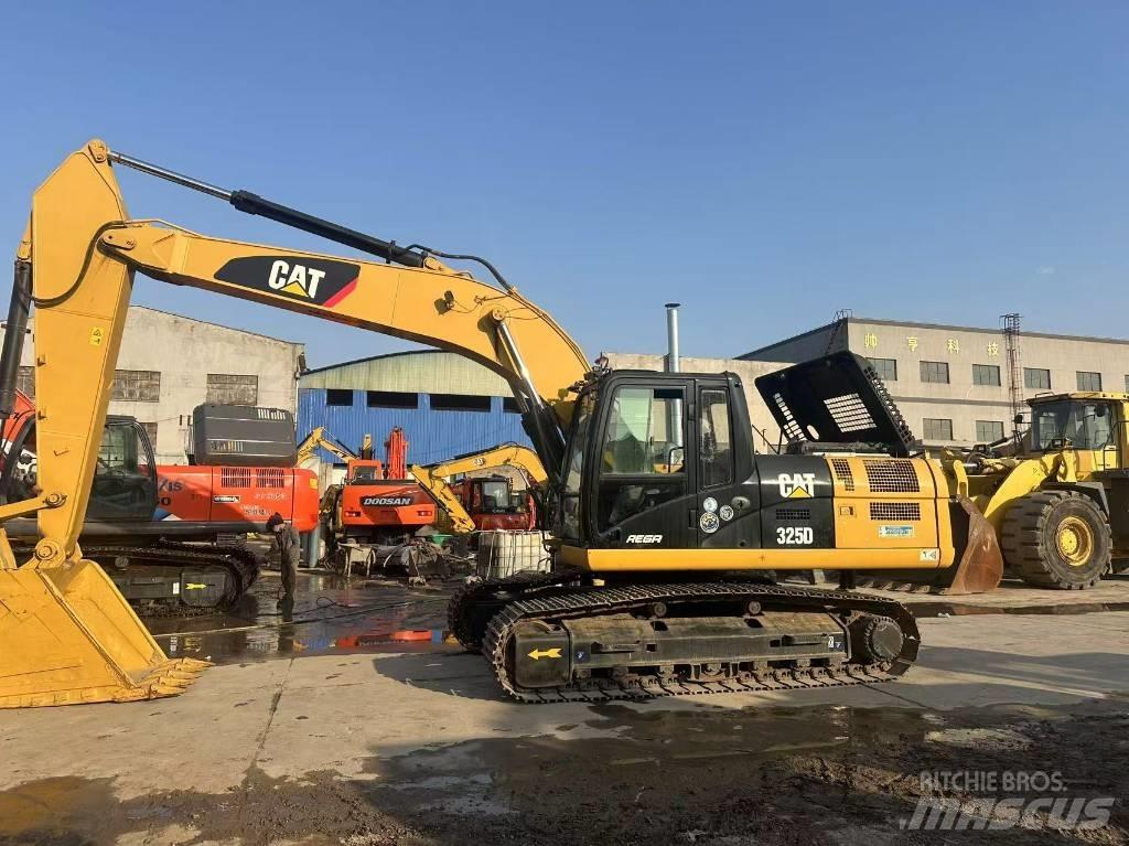 CAT 325 D Lánctalpas kotrók
