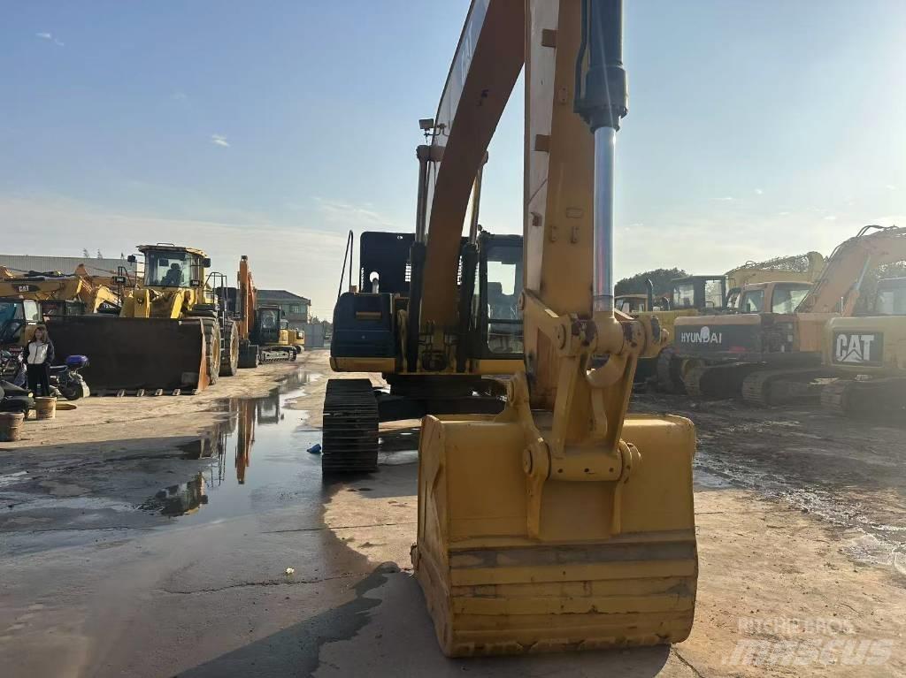CAT 325 D Lánctalpas kotrók
