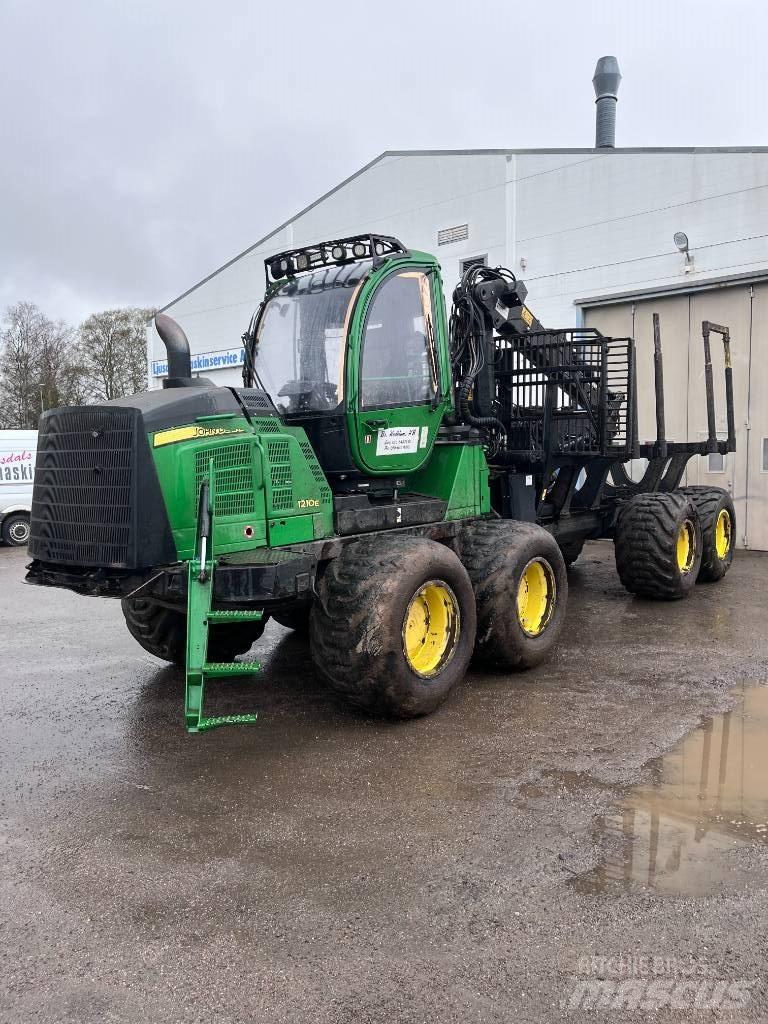 John Deere 1210 E Kihordók
