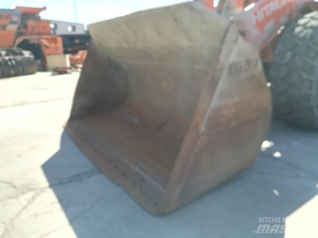 Hitachi ZW 370-6 Gumikerekes homlokrakodók