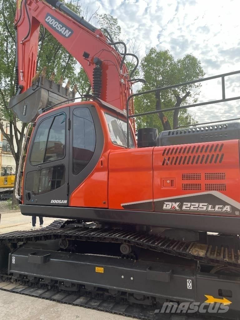 Doosan DX 225 Közepes (midi) kotrók 7 t - 12 t