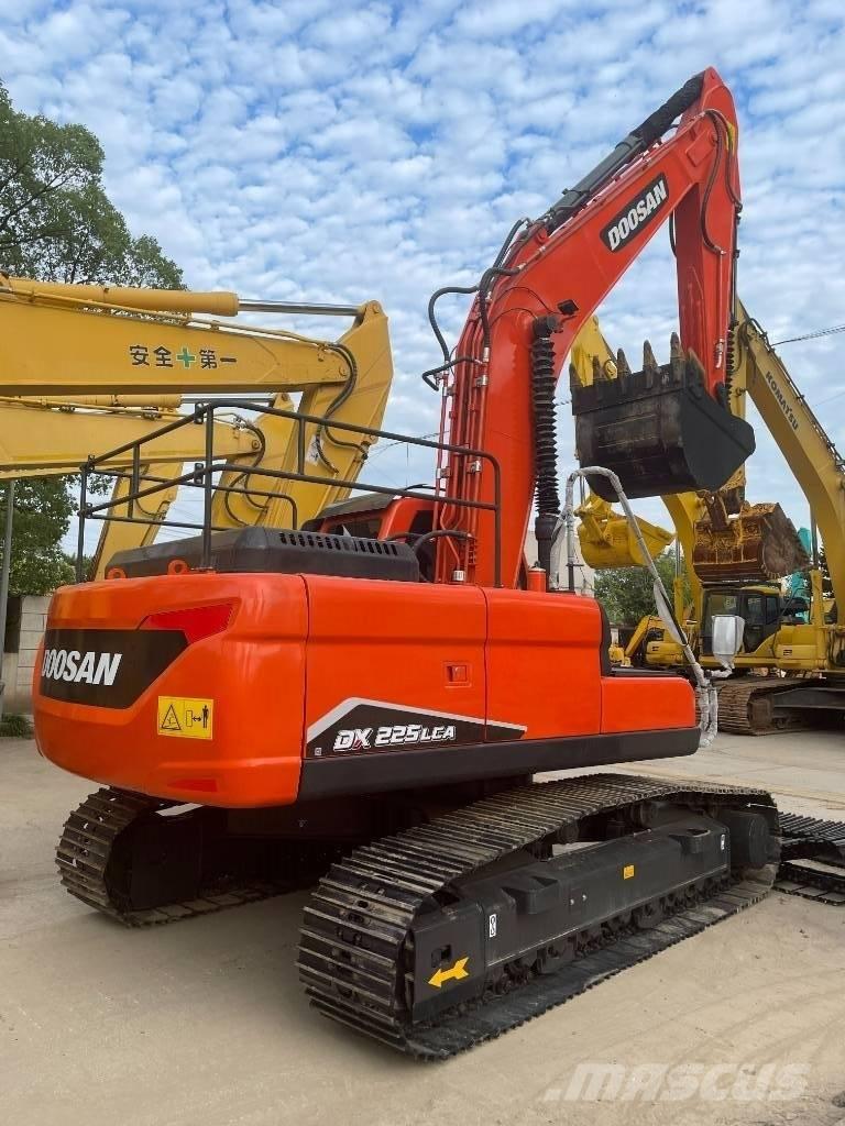 Doosan DX 225 Közepes (midi) kotrók 7 t - 12 t