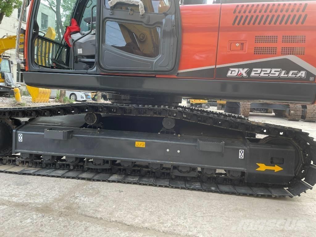 Doosan DX 225 Közepes (midi) kotrók 7 t - 12 t