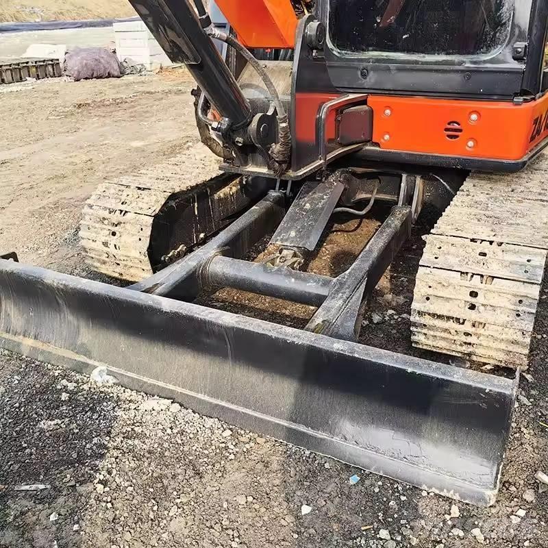 Hitachi ZX 55 Mini kotrók < 7t