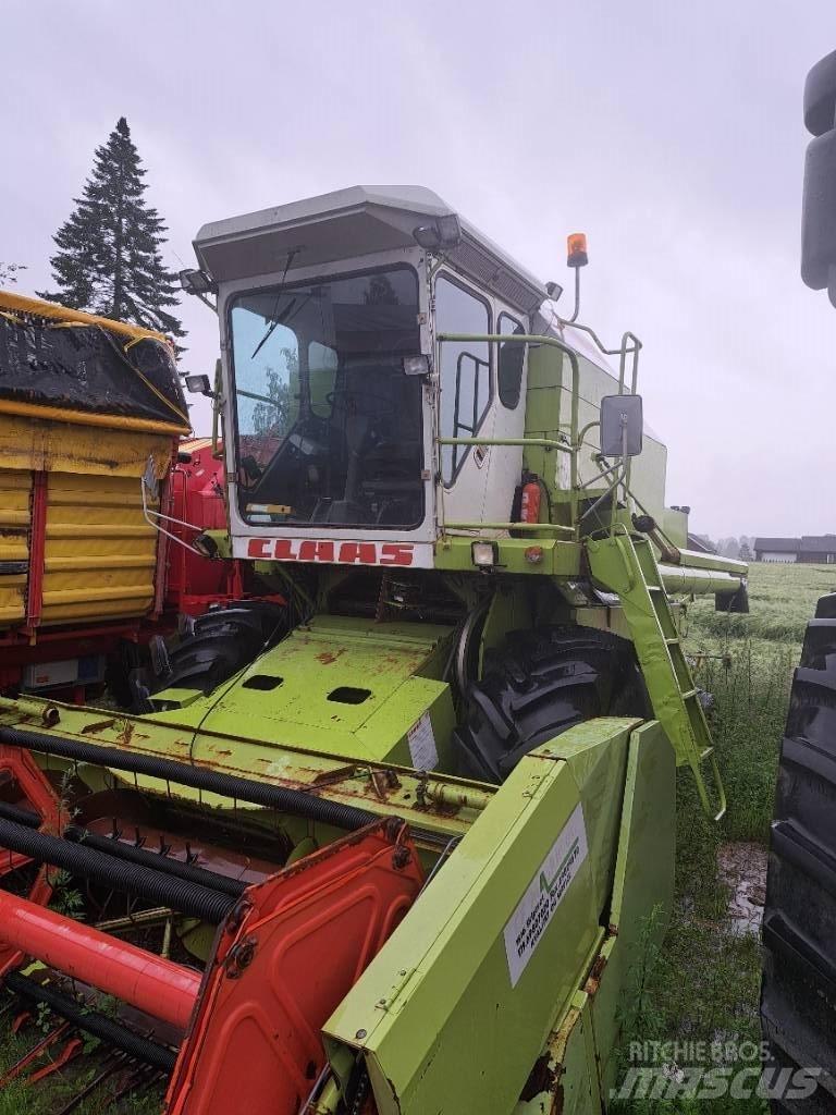 CLAAS Dominator 68 Kombájnok