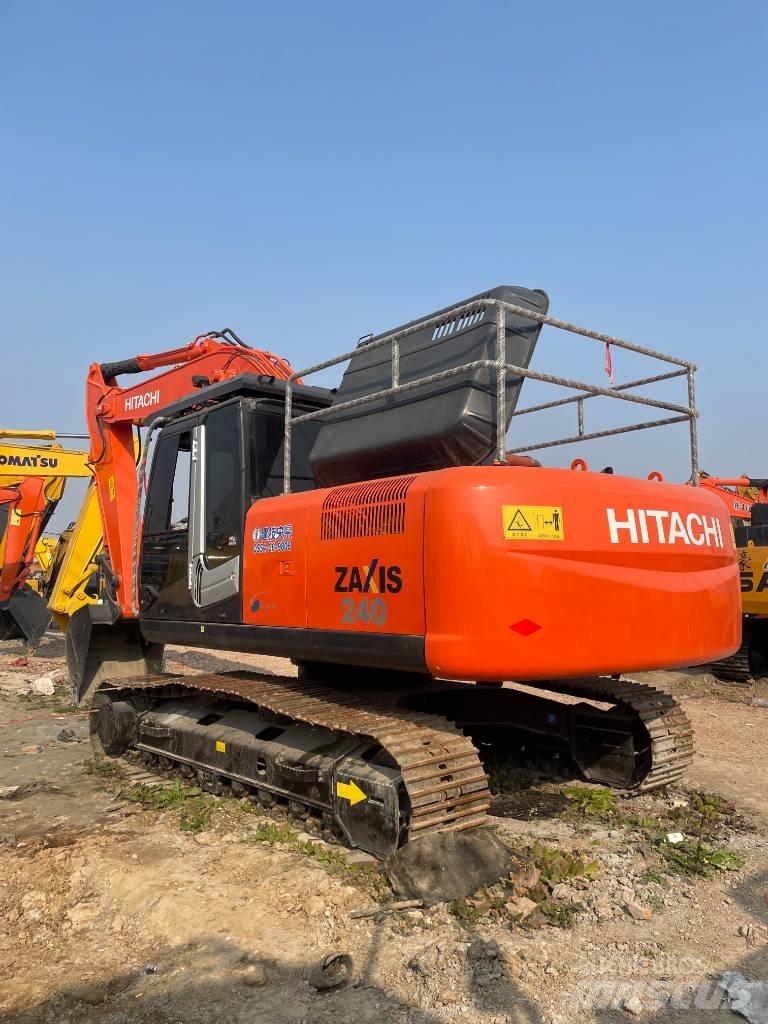 Hitachi ZX 240 Lánctalpas kotrók