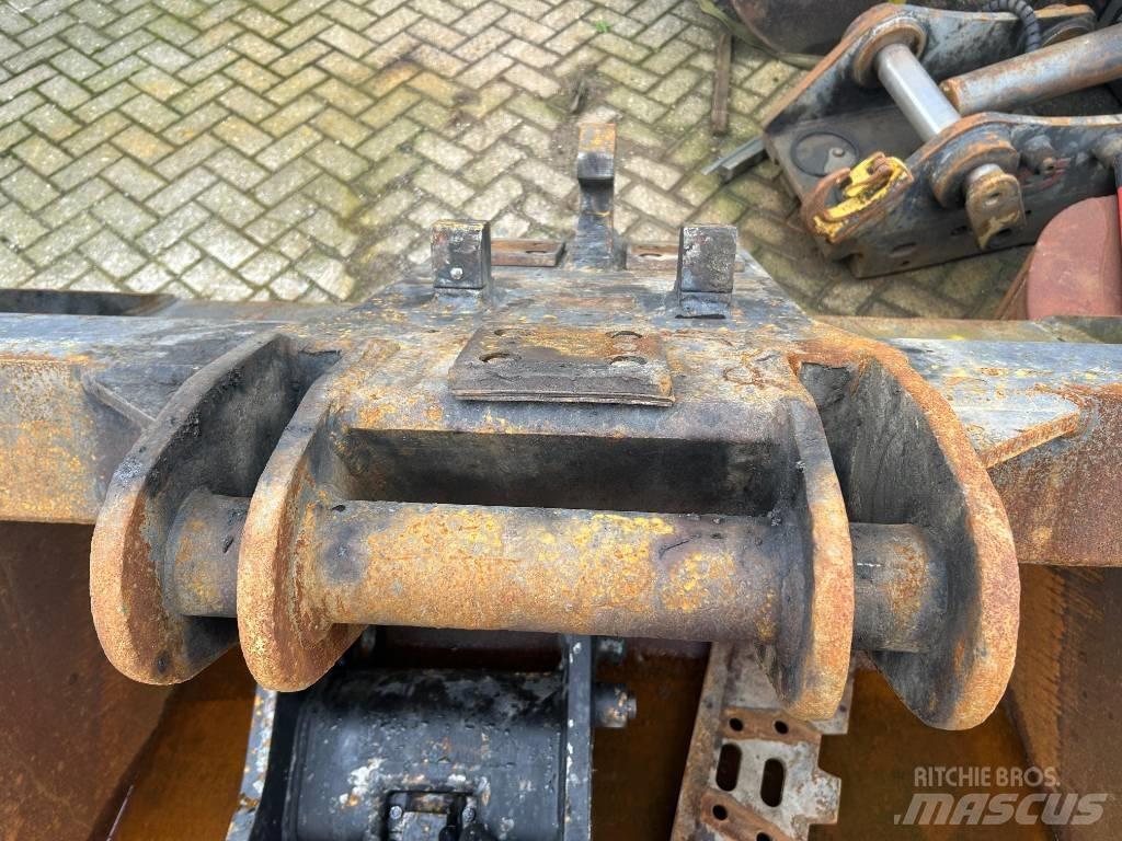 Engcon EC 233 Forgatók-Építőipar