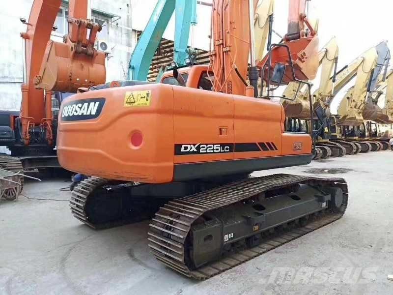 Doosan DX 225 Lánctalpas kotrók