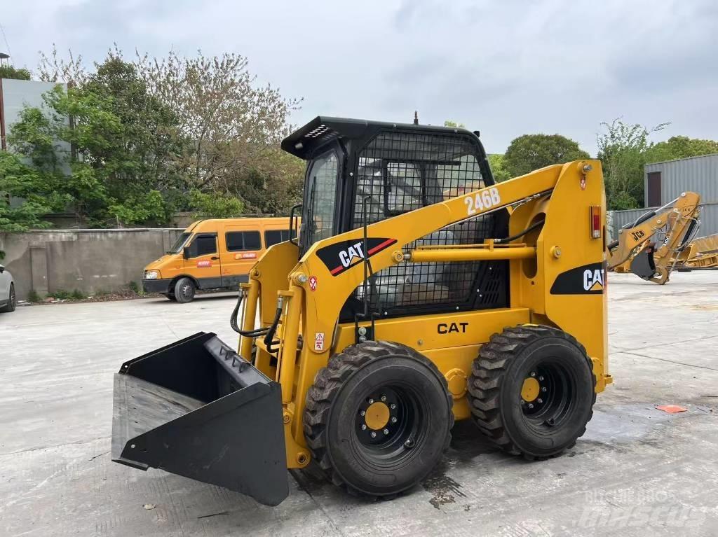 CAT 246B Mini homlokrakodók