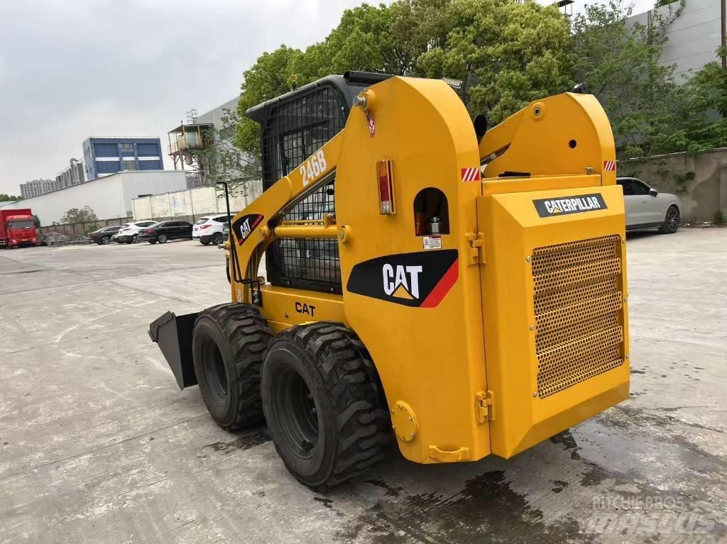 CAT 246B Mini homlokrakodók