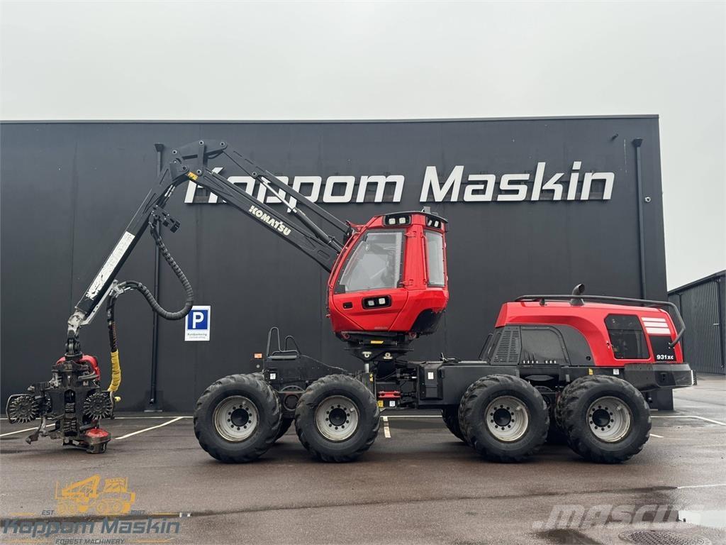 Komatsu 931XC Betakarítók