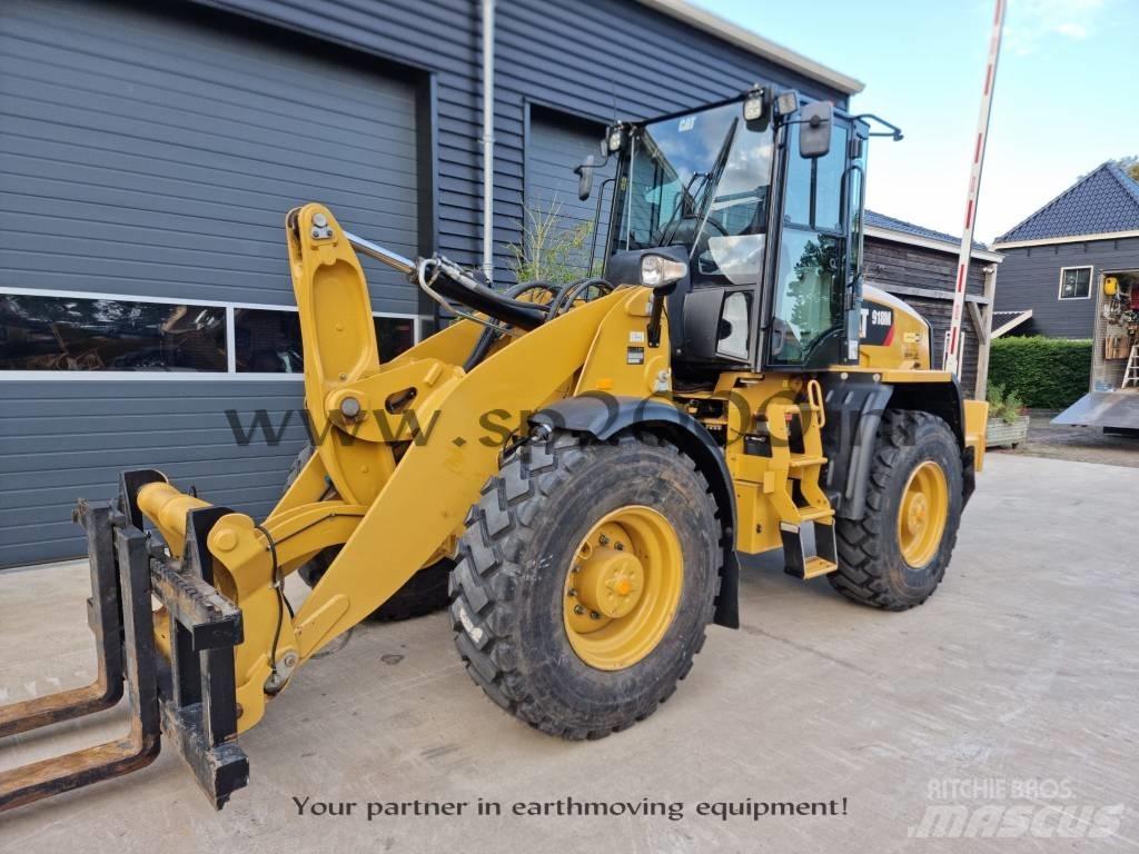 CAT 918 M Gumikerekes homlokrakodók