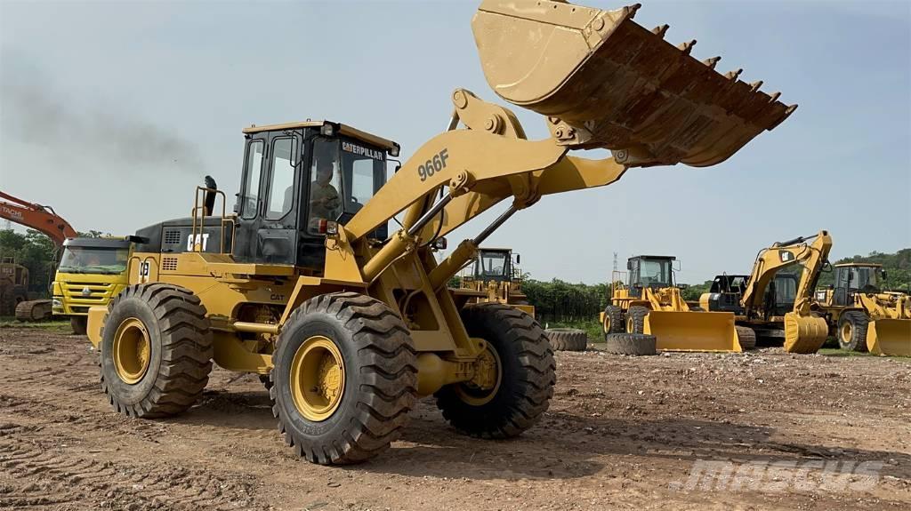 CAT 966 F Gumikerekes homlokrakodók
