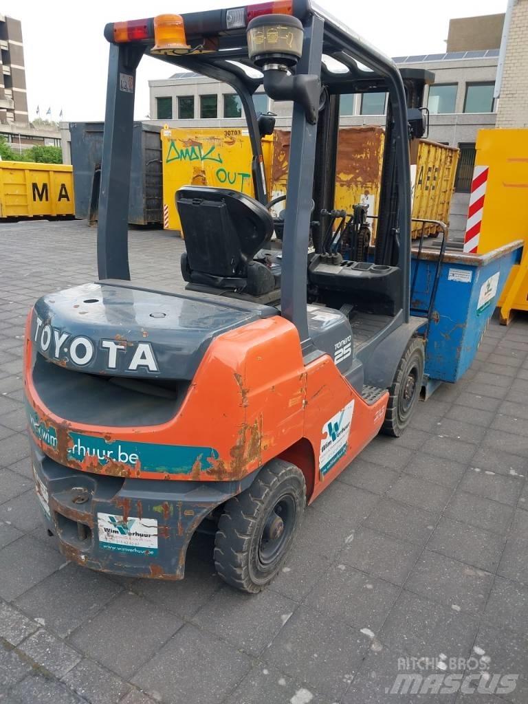 Toyota 8 FDF 25 Dízel targoncák
