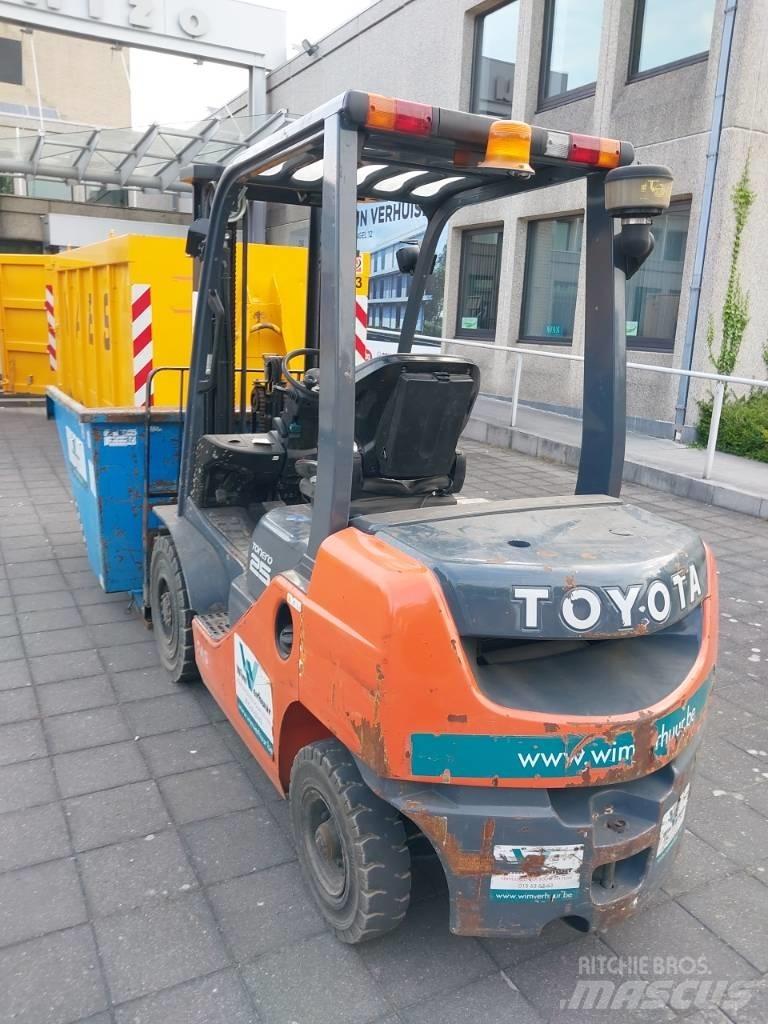 Toyota 8 FDF 25 Dízel targoncák