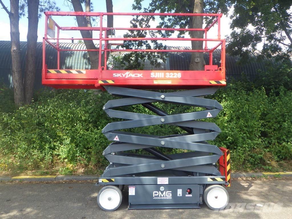 SkyJack SJ3226 Ollós emelők