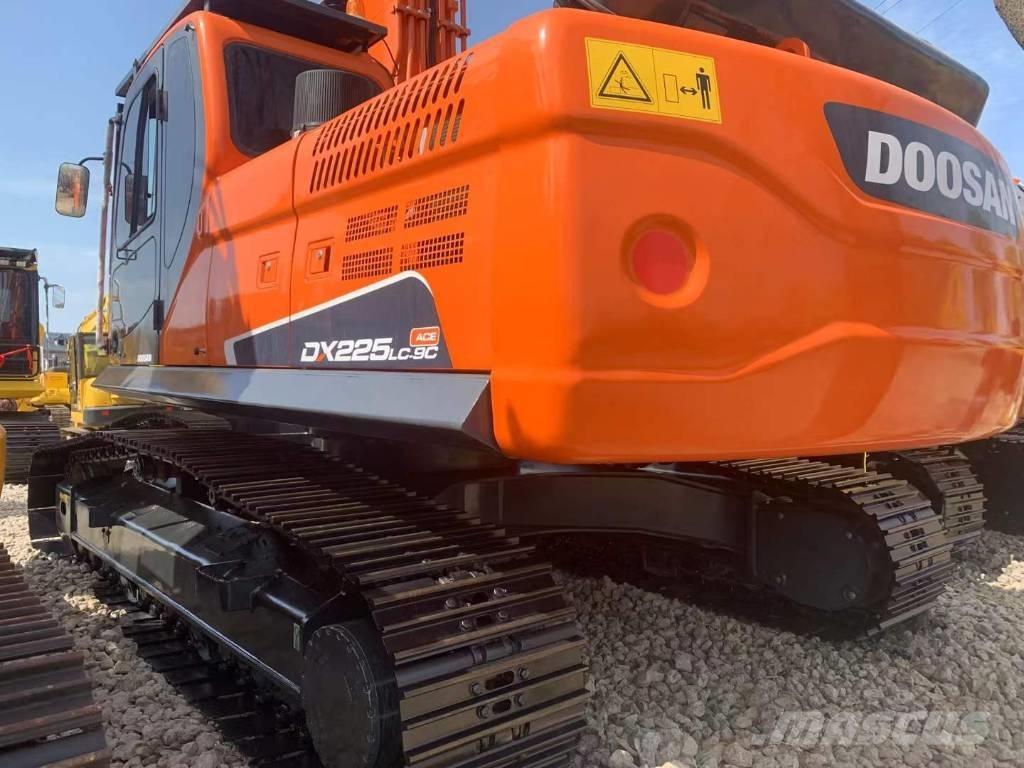 Doosan DX 225 Lánctalpas kotrók