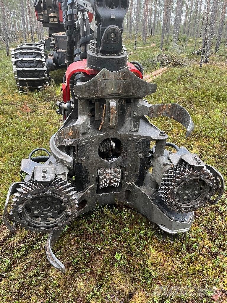 Komatsu 901 XC Betakarítók