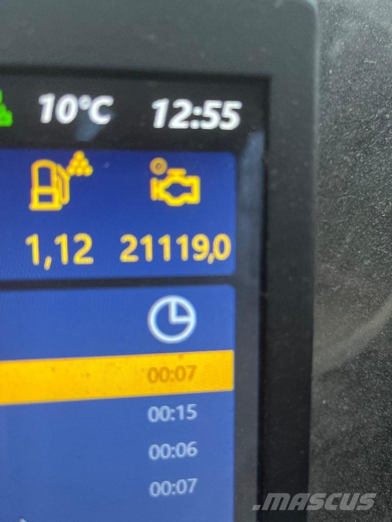 Komatsu 901 XC Betakarítók