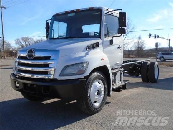 Hino 338 Fülkés alváz