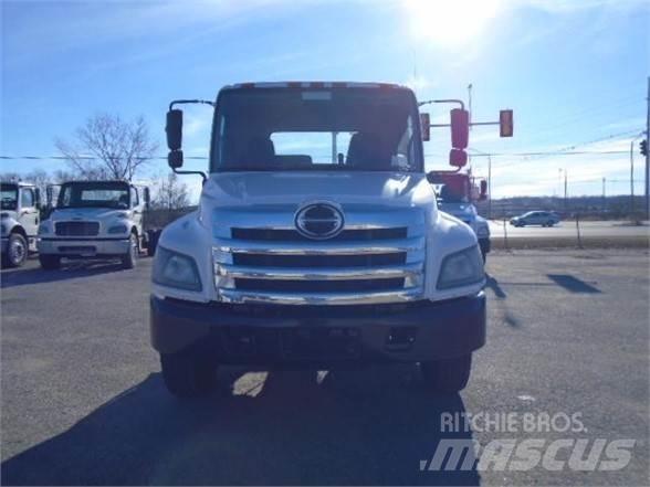 Hino 338 Fülkés alváz