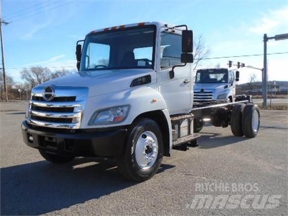 Hino 338 Fülkés alváz