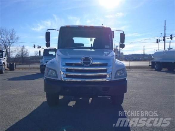 Hino 338 Fülkés alváz