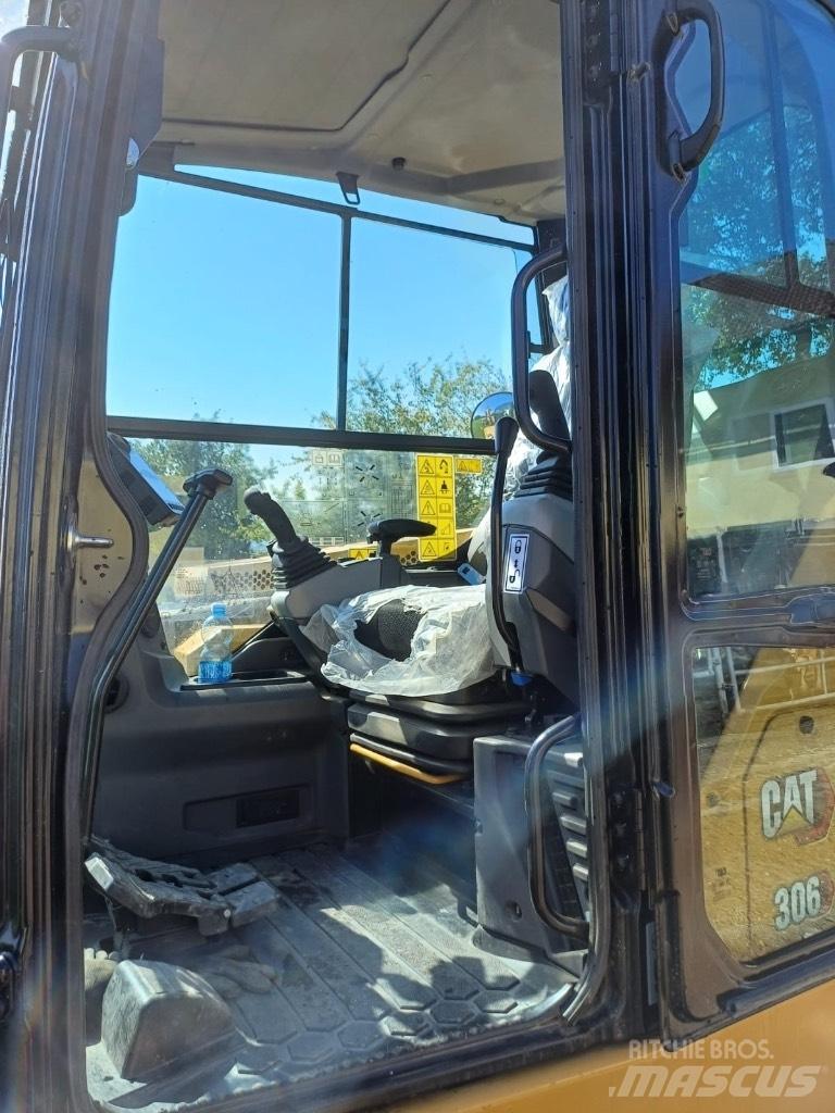 CAT 306 Mini kotrók < 7t