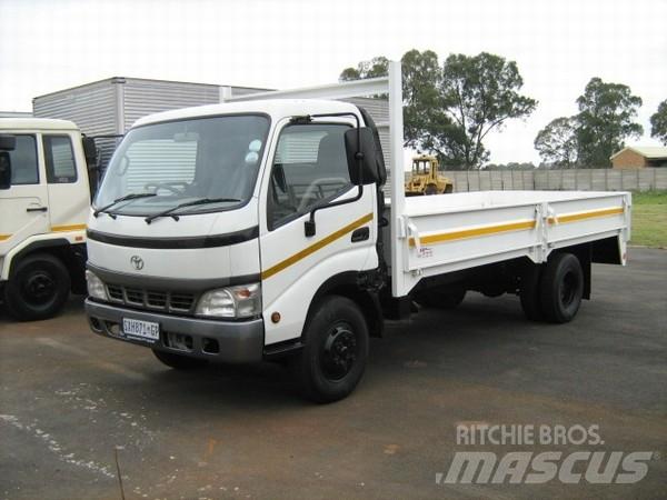 Toyota Dyna 7145 Platós / Ponyvás teherautók