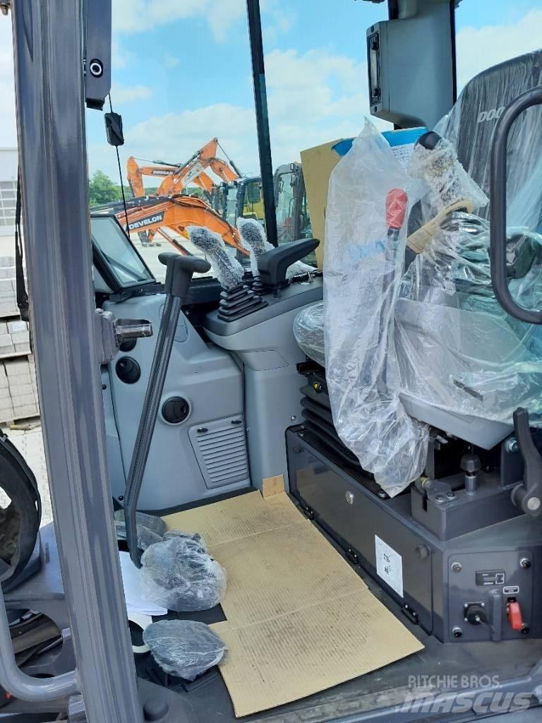 Doosan DX 63-7 Mini kotrók < 7t