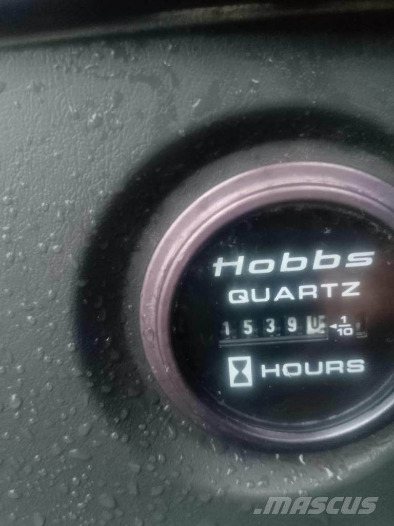 Hyundai 140W-7A Gumikerekes kotrók