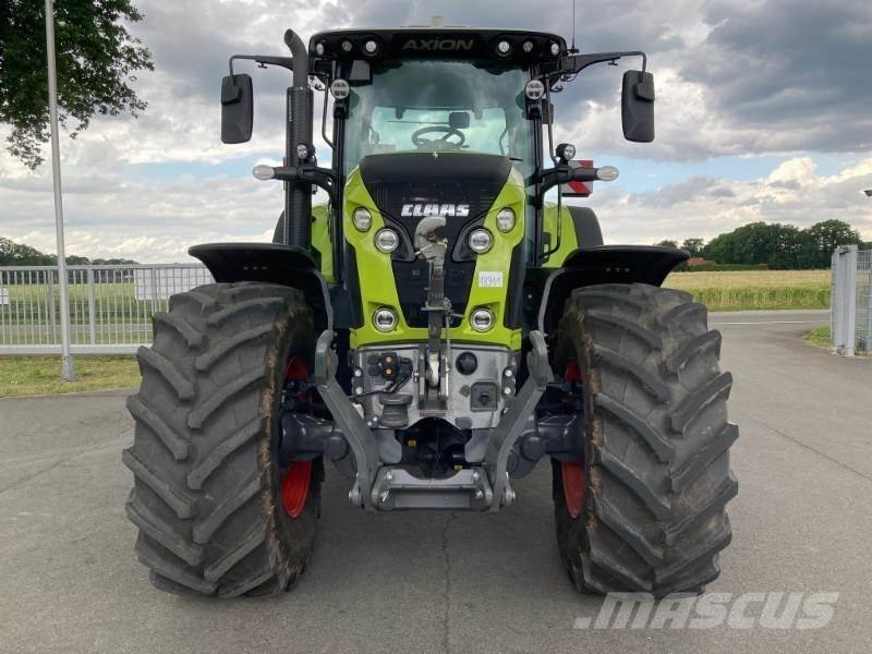 CLAAS AXION 810 Traktorok