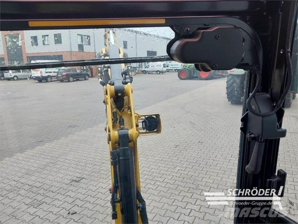 CAT 301.6 Gumikerekes kotrók