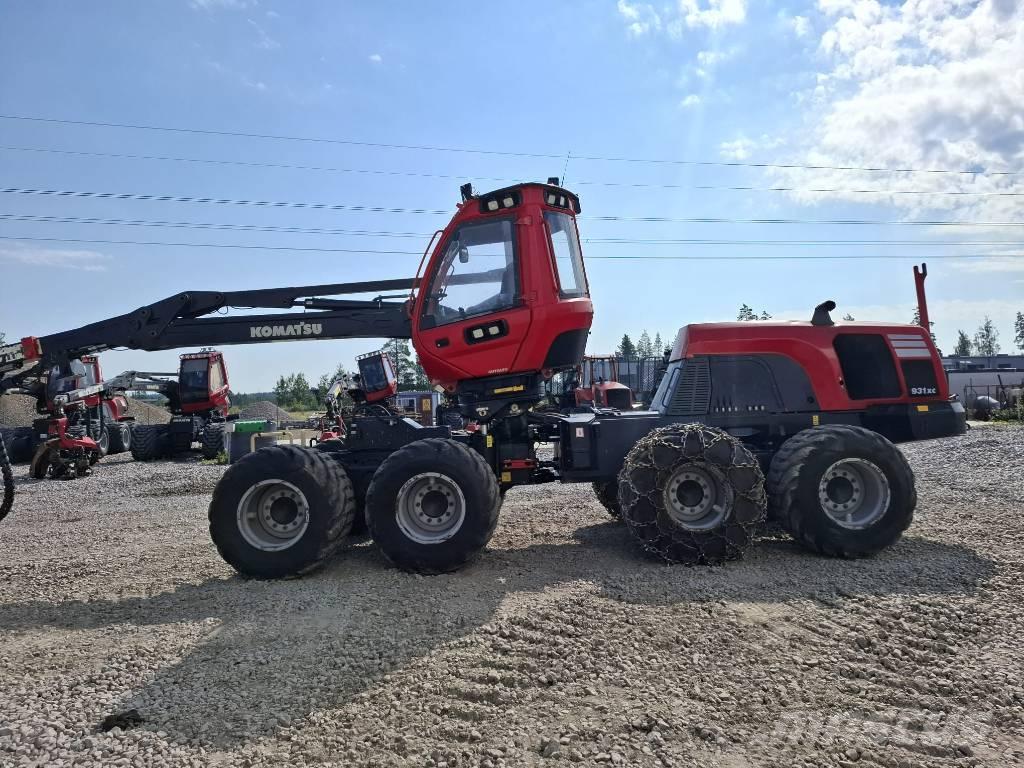 Komatsu 931 XC Betakarítók