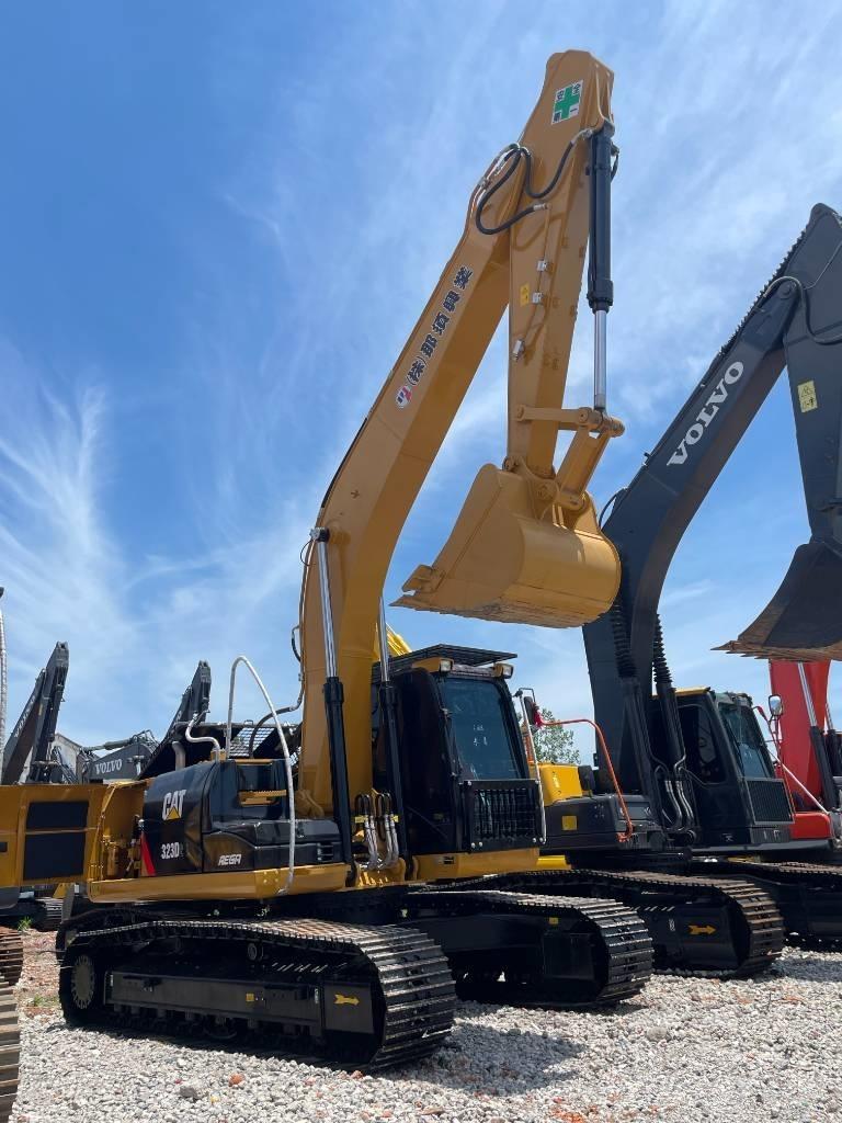 CAT 323 Lánctalpas kotrók