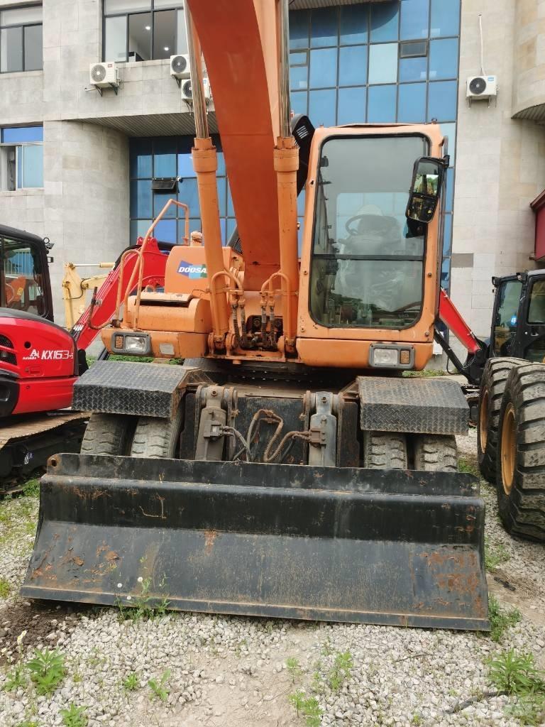 Doosan DH 210 W-7 Gumikerekes kotrók