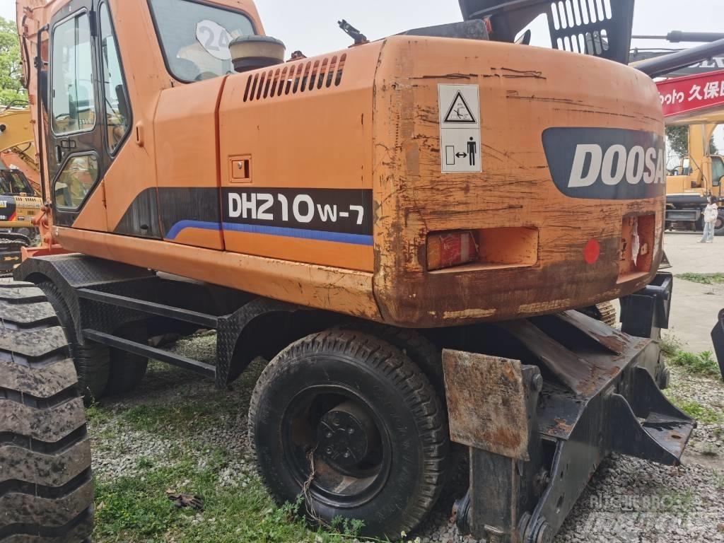 Doosan DH 210 W-7 Gumikerekes kotrók