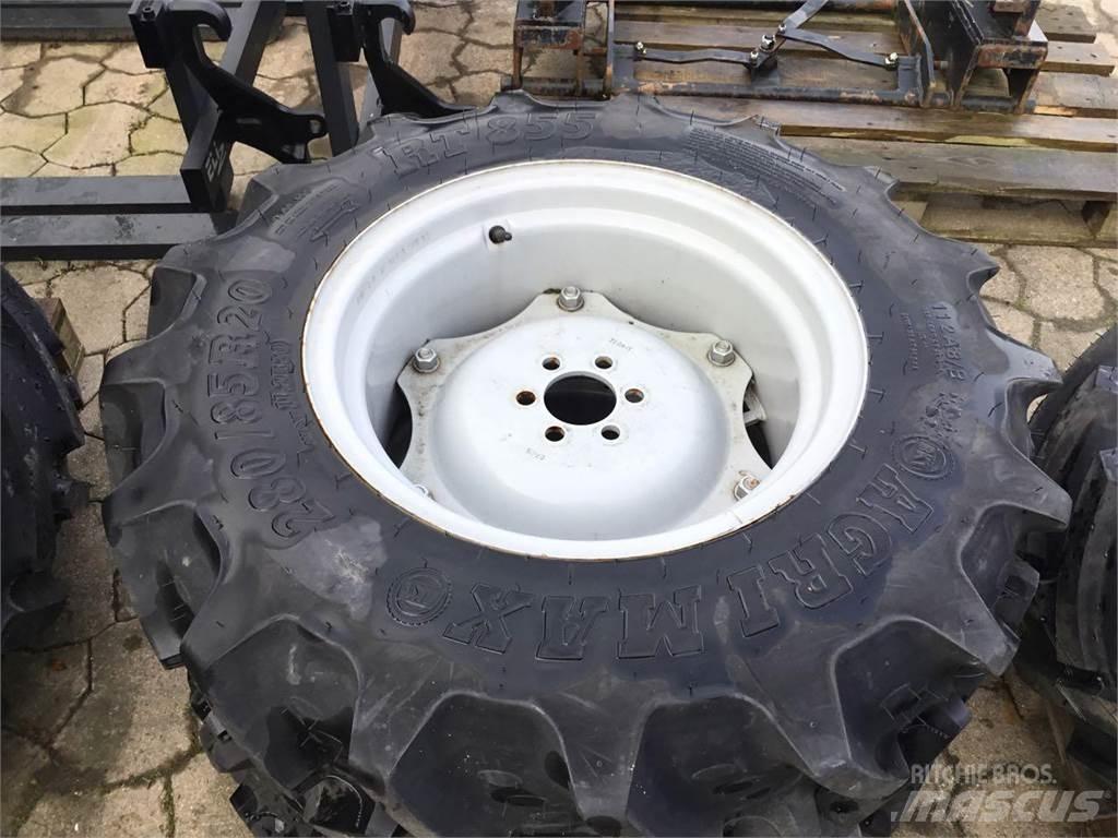 BKT 280/85R20 Gumiabroncsok, kerekek és felnik