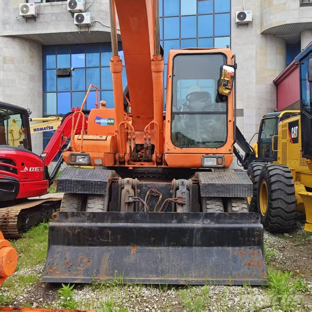 Doosan DH 210 W-7 Gumikerekes kotrók