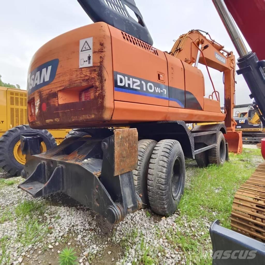 Doosan DH 210 W-7 Gumikerekes kotrók